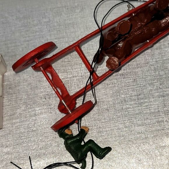 Vintage Cast Iron Fresh Milk Wagon with Horse and Milkman. - Picture 11 of 14